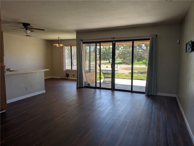 Building Photo - 27535 Lakeview Dr