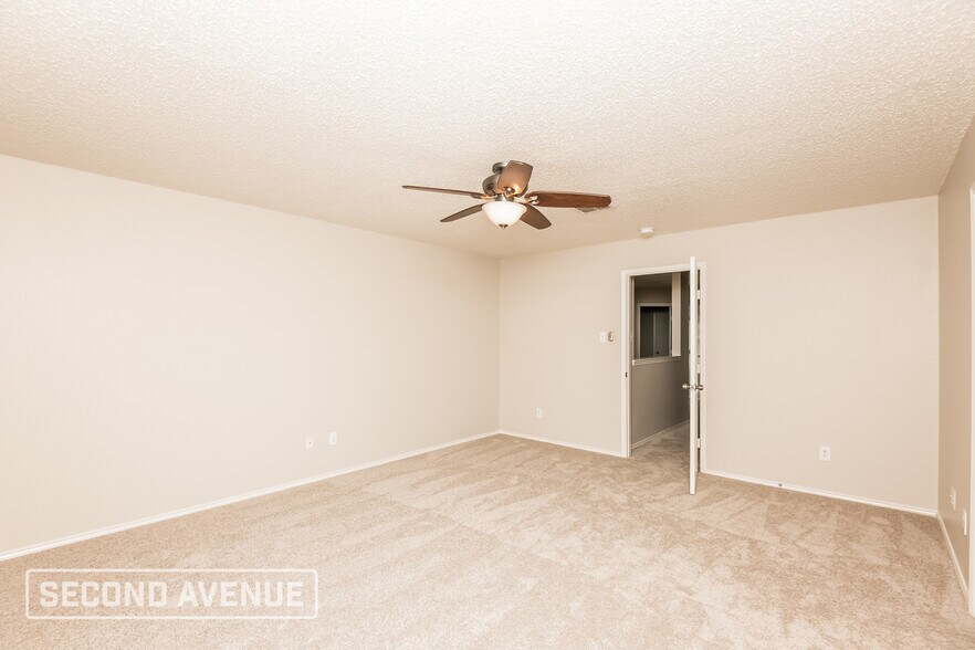 Building Photo - 4845 Waterford Dr