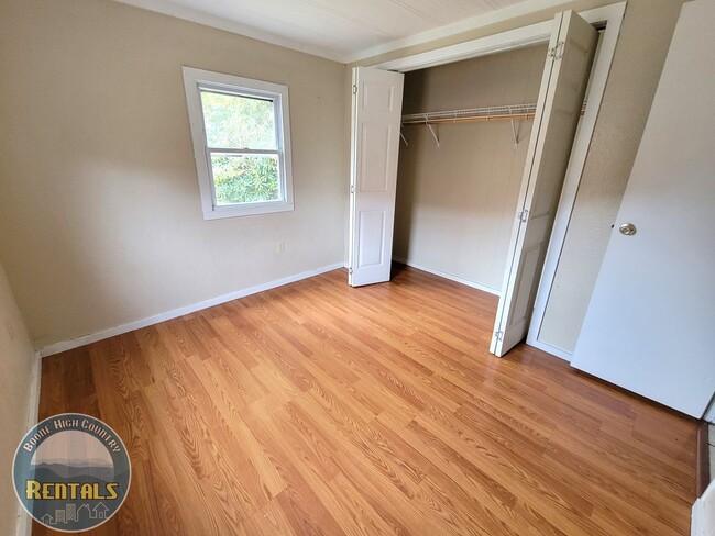 Building Photo - Cozy 2bd/1ba Home In Newland