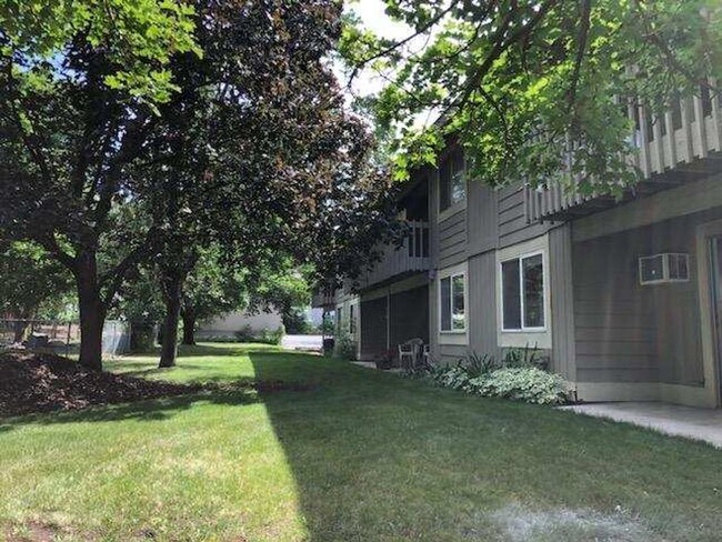 Building Photo - Mission East Apts 2 br/1 bath ground floor...