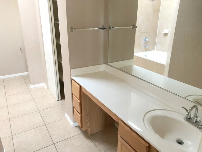 Building Photo - West El Paso 3 bed refrig A/C Home with Bonus Loft and Solar!