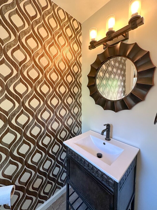 Building Photo - Stylish Grosse Pointe Woods Ranch with EV ...