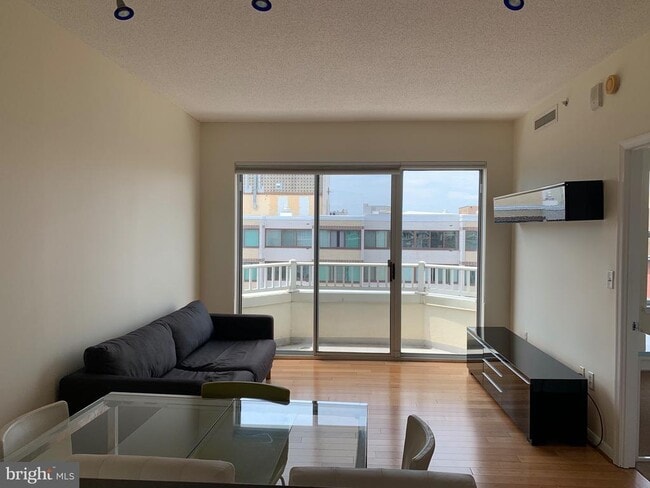 Primary Photo - 1111 11th St NW