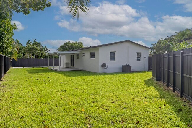 Building Photo - 2835 SW 103rd Ct