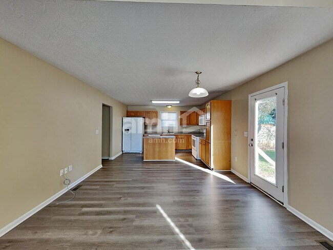 Building Photo - 5 S Ridge Dr