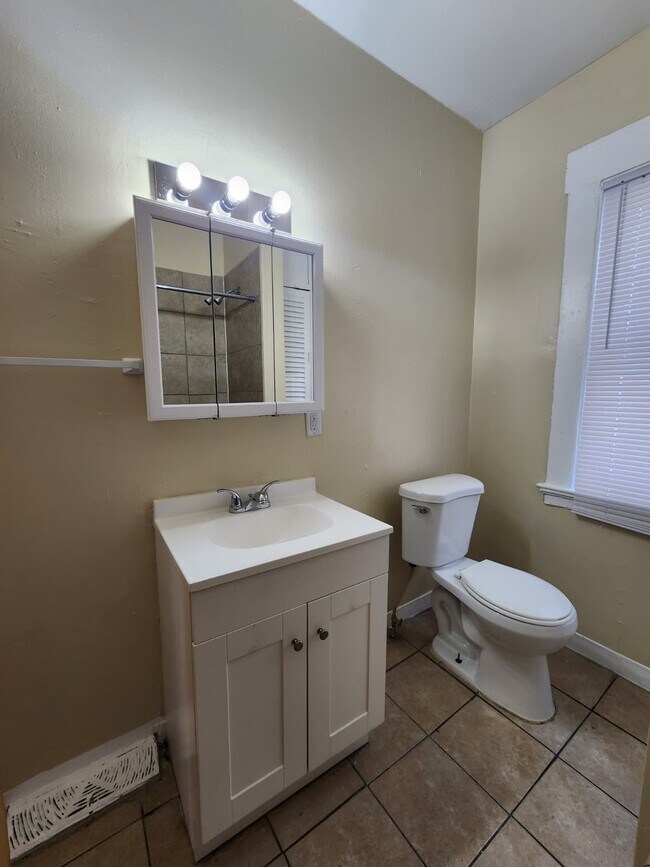 Building Photo - 395 Sherman Ave