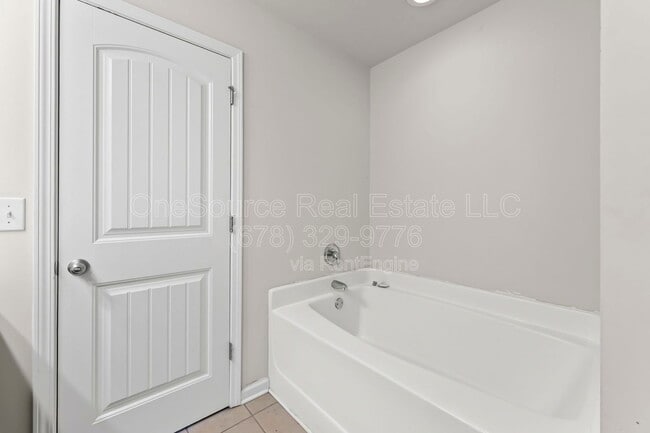 Building Photo - 385 Franklin Ln