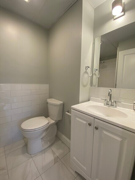 Building Photo - 397 Marlborough St