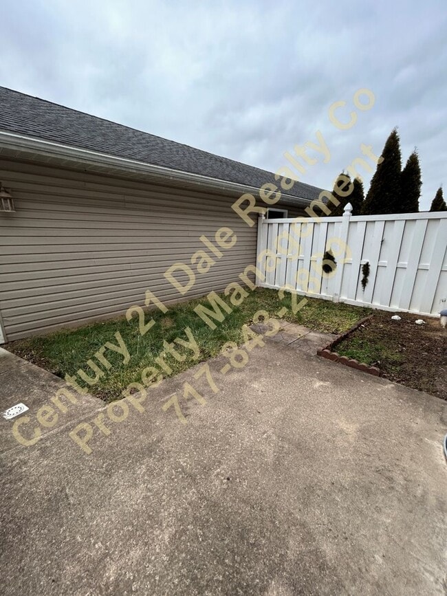 Building Photo - Beautiful 2 Bedroom Condo in West York Schools with a Large 2 Car Garage