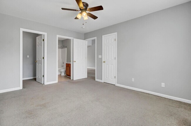 Building Photo - 9160 Maple Grove Dr