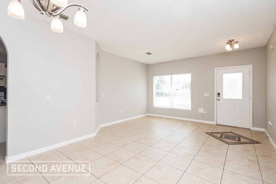Building Photo - 623 Cotulla Dr
