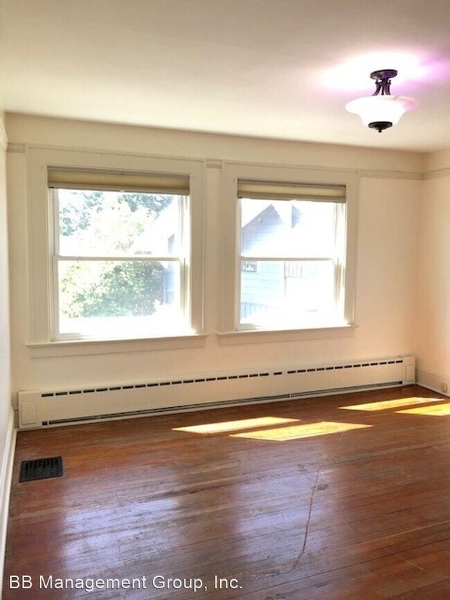 Building Photo - 3 br, 1.5 bath House - 5137 NE Wisteria Drive