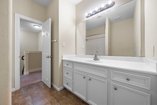 Building Photo - 2865 Westhollow Dr