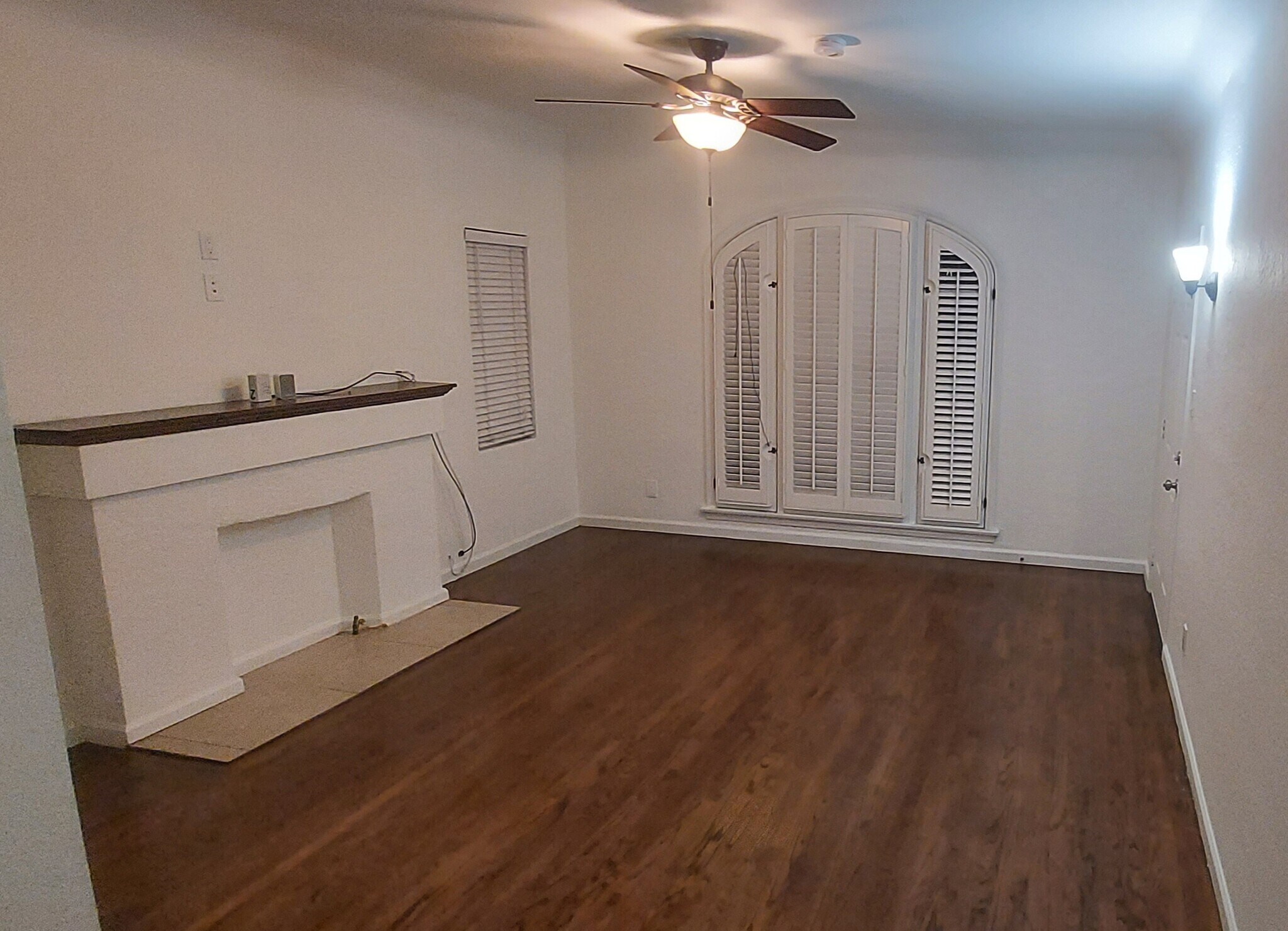 Building Photo - 2818 S Bronson Ave