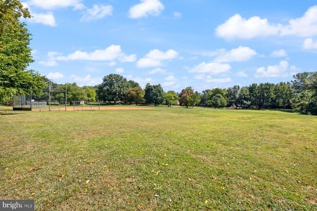 Building Photo - 4822 Chevy Chase Dr