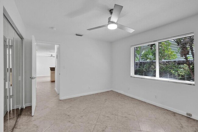 Building Photo - 1418 NE 56th Ct