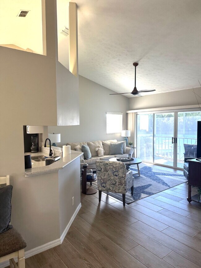 Building Photo - Fully Furnished Waterfront Condo For Rent!