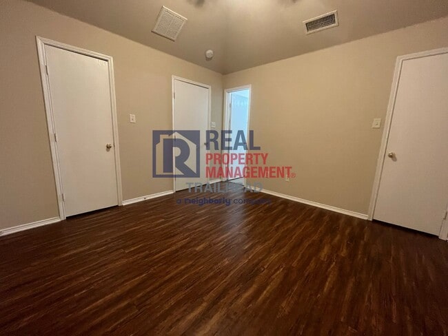 Building Photo - Welcoming - 3 Bed/2 Bath - Move In Ready!