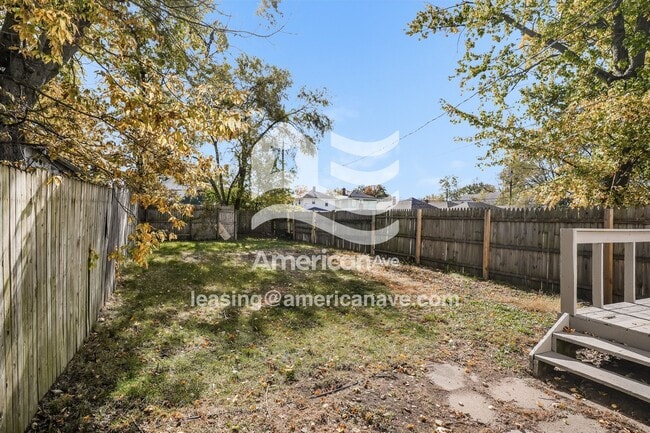 Building Photo - 1202 E Fox St