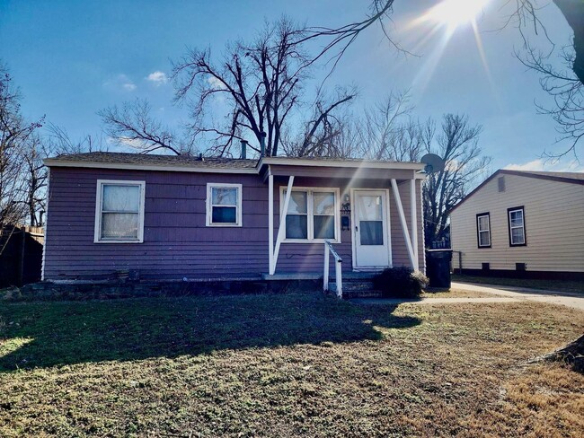 Primary Photo - Updated 3 Bedroom, 1 Bath home!