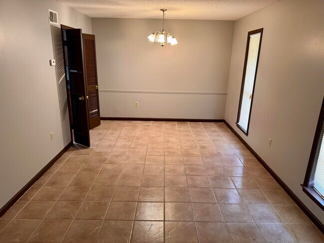 Building Photo - 3084 Greenbranch Dr