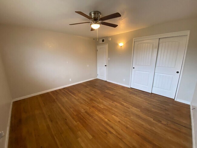 Building Photo - Spacious home Available Now!