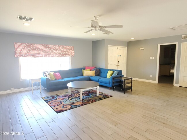 Building Photo - 4404 S Rita Ln