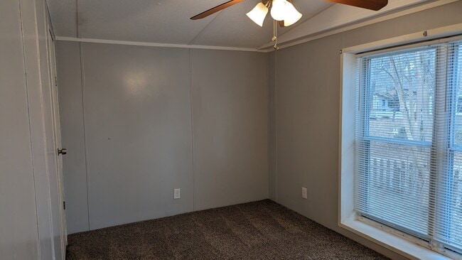 Building Photo - 106 Sumac Ln