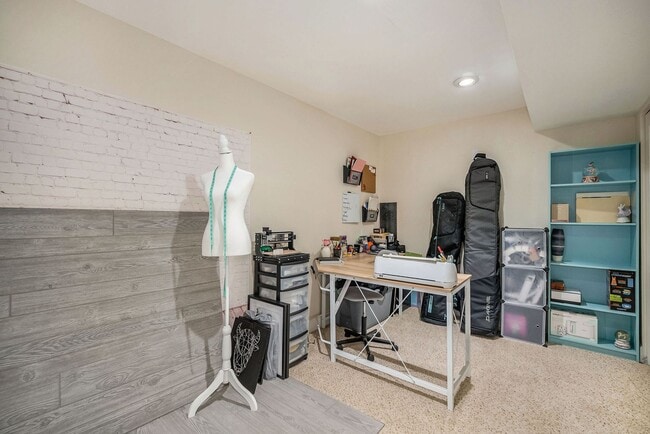 Building Photo - Spacious Home and a Hobbyist Dream w/Large...