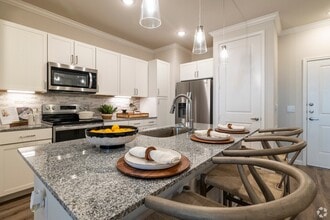 Building Photo - 1 Month Free—Grab Your 2/2 Now!