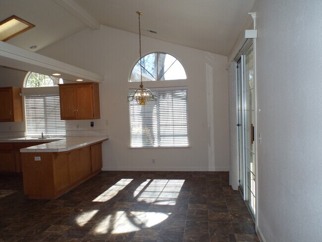 Building Photo - Gorgeous House in California Park Neighbor...