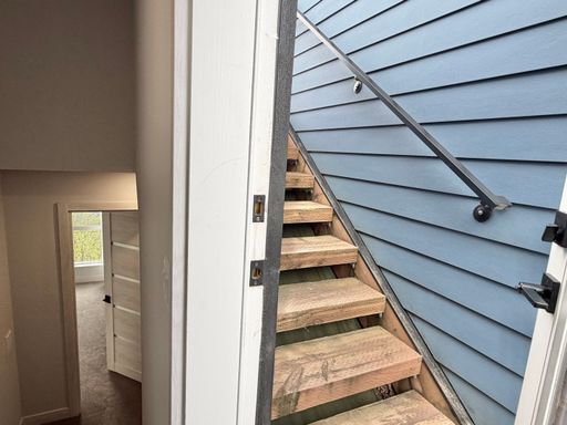 Building Photo - Upscale 3-level Modern Townhome in desired Delridge Neighborhood! Available Now!