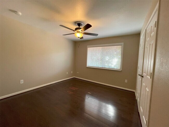 Building Photo - 12315 Glenview Dr