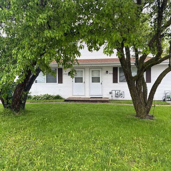 Building Photo - 3520/3522 North Gillett Street - 3522