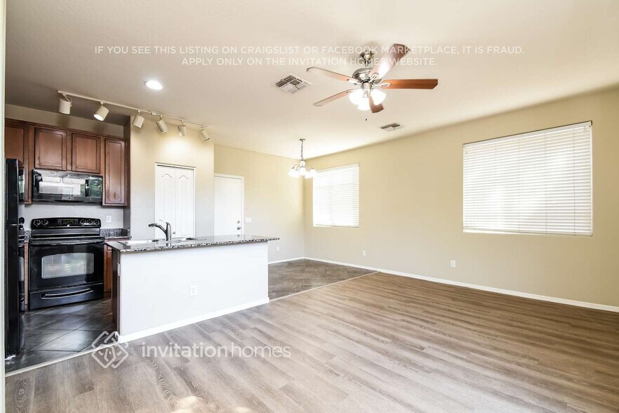 Building Photo - 4201 E Carla Vista Dr