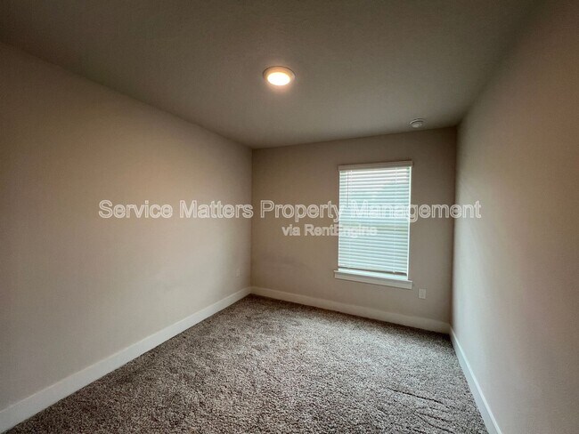 Building Photo - 1615 Iroquois Ct