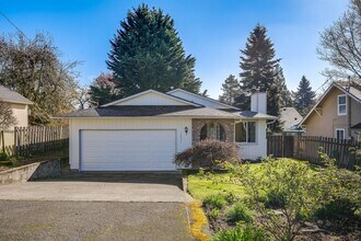 Building Photo - Beautiful 3 bed, 2 bath rental home in Milwaukie!