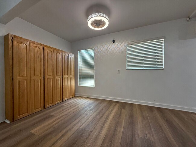 Building Photo - Charming updated home!