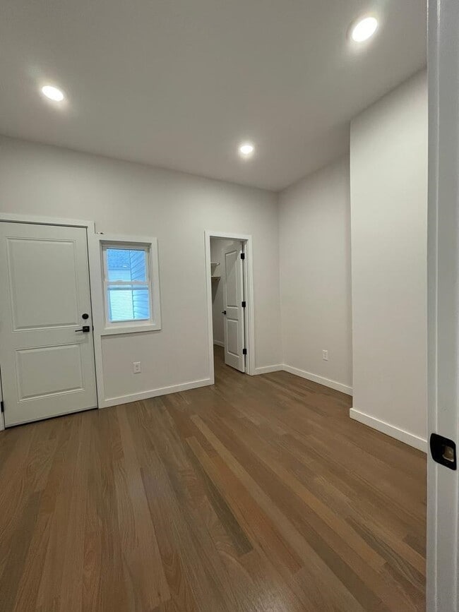 Building Photo - 107 Magazine St