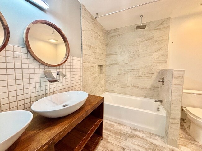 Building Photo - Stunning Virginia Beach Condo with Waterfr...