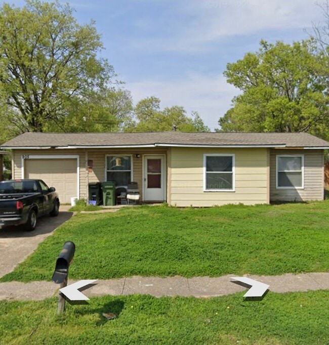 Primary Photo - AVAILABLE NOW!!! Cozy 3/1/1/ in Arlington