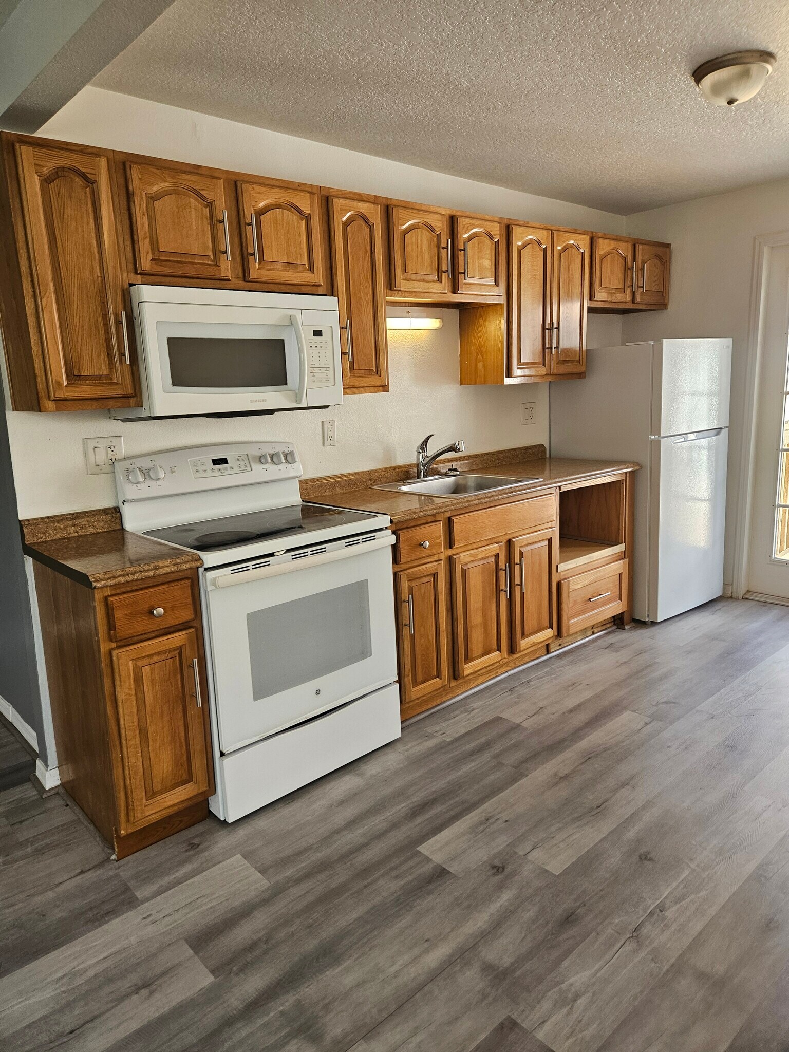 Building Photo - 3710 E Flora St