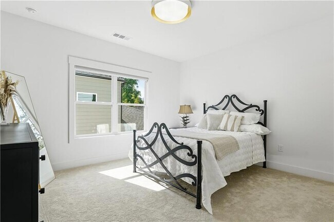 Building Photo - 158 Kingwood Dr