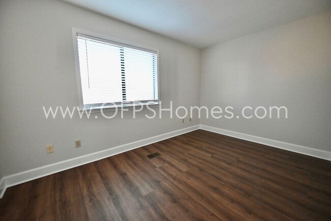 Building Photo - 710 Legion Dr