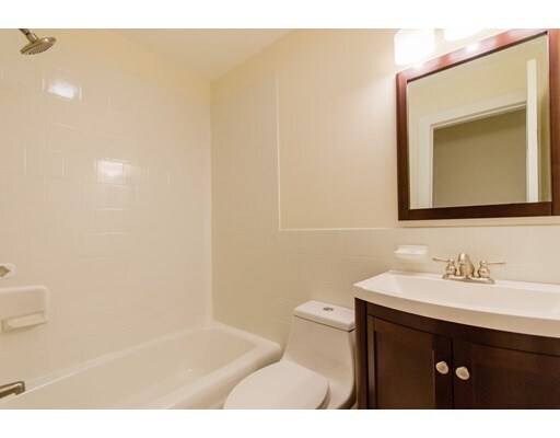 Building Photo - 50 Temple St