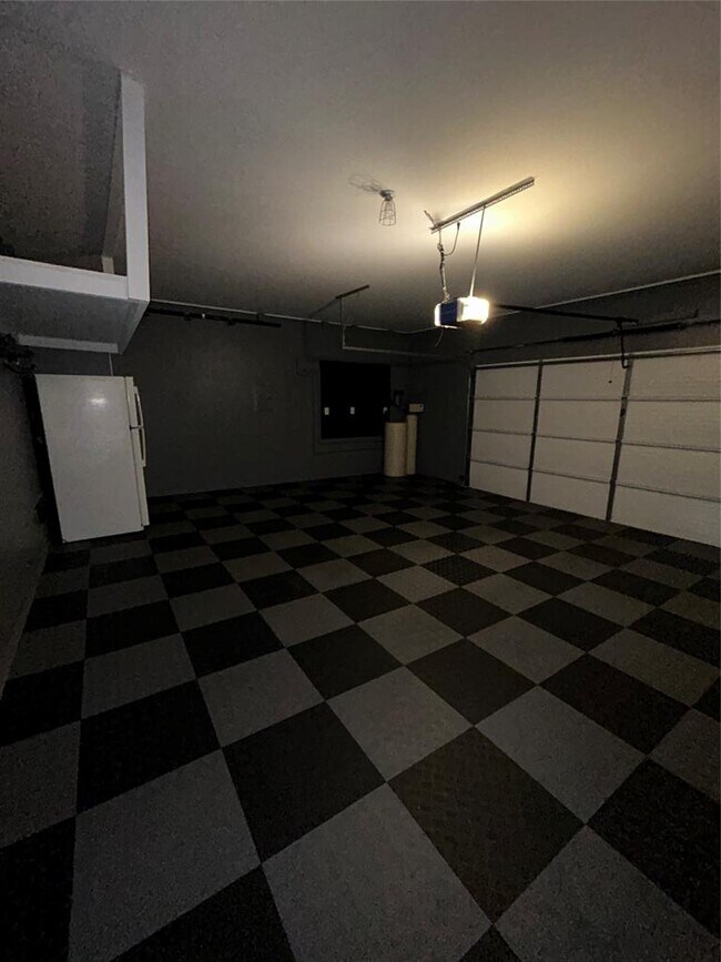 Building Photo - 105 Hal Sutton Cove