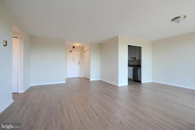 Building Photo - 1900 Lyttonsville Rd