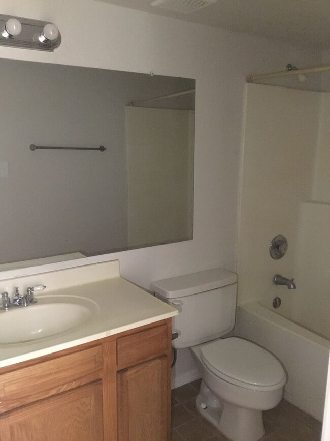 Building Photo - Beautifully remodeled 2bed/2ba Townhome - Ask about our Move-in Specials