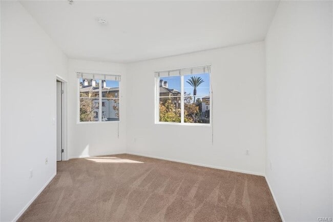 Building Photo - Condo With Luxury Amenities