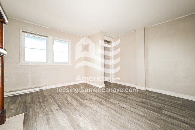 Building Photo - 734 Lillian St